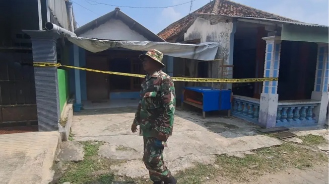 Kesaksian Tetangga: Mertua Dibantai Menantu Saat Masuk Rumah Lewat Pintu Belakang di Mojokerto