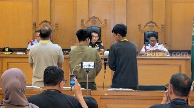 'Celana Saya Juga Hancur', Cerita Saksi yang Kena Sisa Air Keras Saat Bantu Andrie Yunus