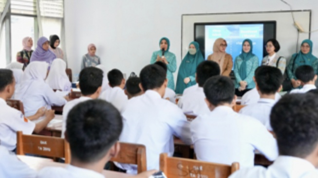 Talkshow di SMAN 9 Gowa, Ketum TP PKK Dorong Siswa Kembangkan Bakat dan Potensi Diri