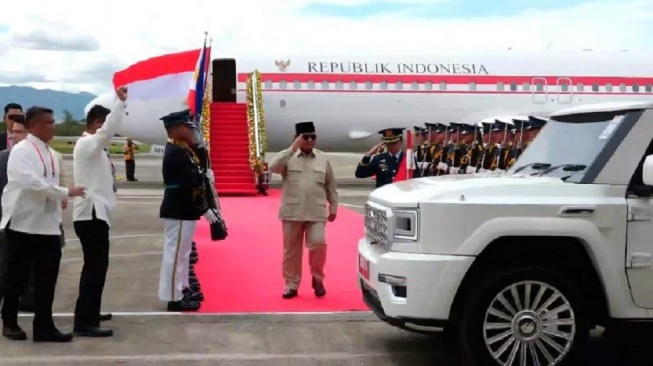 Pertama di Kunjungan Luar Negeri, Prabowo Pakai Maung di KTT ke-48 ASEAN 2026 di Filipina