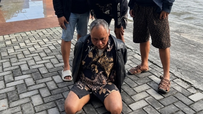 Kiai Ashari dari pondok pesantren di Pati ditangkap karena kasus pencabulan terhadap puluhan santri [Hasil generate chatGPT dari bidik layar asli]