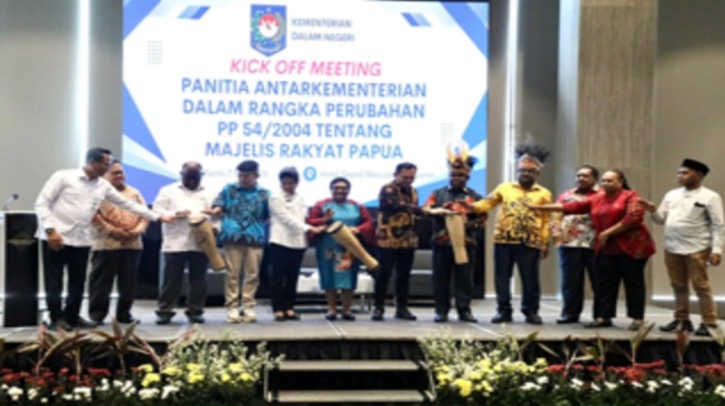 Wamendagri Ribka Haluk Tekankan Penguatan Peran MRP dalam Penyusunan RPP Perubahan Kedua PP 54/2004