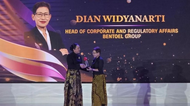 Kepemimpinan Perempuan Bersinar, Dian Widyanarti Raih Indonesia Leading Women Awards 2026