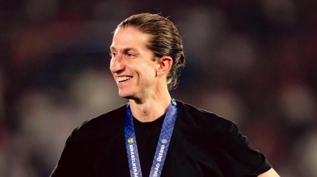 Dikaitkan dengan Chelsea, Felipe Luis Mulai Urus Lisensi UEFA Pro