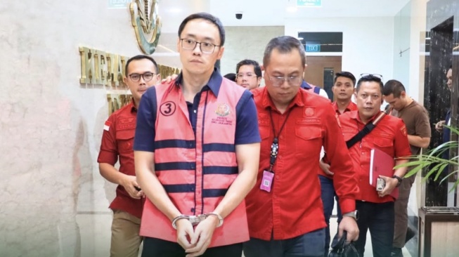 Tiga bos PT Lunaria Annua Teknologi (LAT), yang mengelola fintech Koinwork ditahan Kejaksaan Tinggi DKI Jakarta, Rabu (6/5/2026), karena memanipulasi anggunan sehingga merugikan negara Rp 600 miliar. [dok/Kejati DKI]