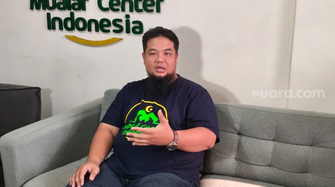 Fandy W. Gunawan, Ketua Umum Mualaf Center Indonesia ditemui di kantornya kawasan Pasar Minggu, Jakarta Selatan pada Kamis, 7 Mei 2026. [Suara.com/Rena Pangesti]