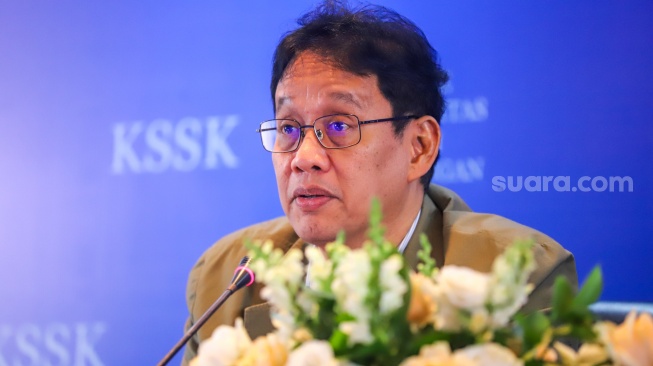 Menkeu Purbaya Yudhi Sadewa menyampaikan hasil rapat berkala Komite Stabilitas Sistem Keuangan (KSSK) II 2026 di Kantor OJK, Jakarta, Kamis (7/5/2026). [Suara.com/Alfian Winanto]
