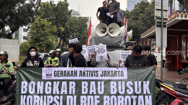 Endus Bau Amis Korupsi RDF Rorotan, Massa Geruduk Gedung DPRD DKI: Pansus Jangan Mati Suri!