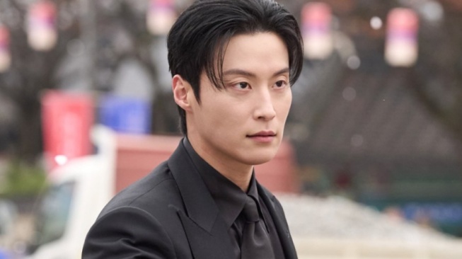 Sembari Nunggu My Royal Nemesis, Intip 5 Drama Rom-Com Heo Nam Jun Ini!