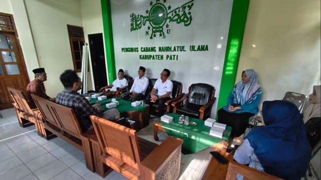 Penjangkauan tim LPSK dalam kasus dugaan tindak pidana kekerasan seksual (TPKS) di Ponpes Ndholo Kusumo di Polresta Pati, Kabupaten Pati, Jawa Tengah. (Dok: Tim LPSK).