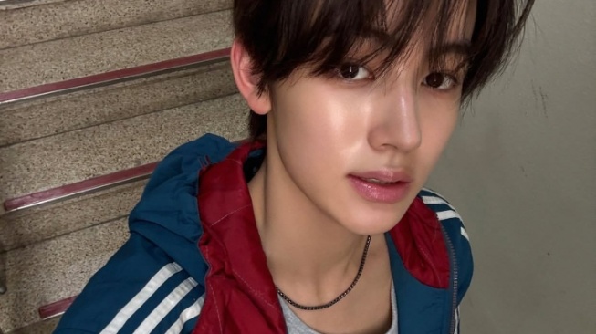 4 Padu Padan OOTD Outerwear ala Seonghyeon CORTIS, Buat Look Makin Chill