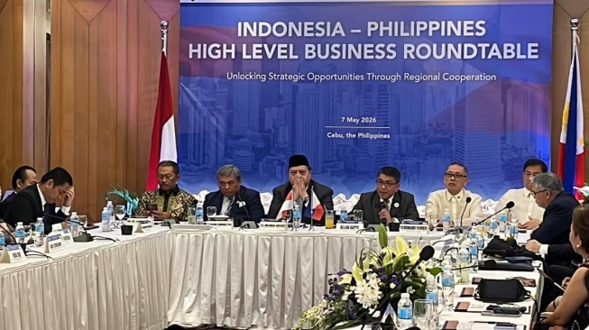 Menko Perekonomian Airlangga Hartarto menyaksikan kerja sama Indonesia dan Filipina sepakat dalam memperkuat rantai pasok mineral kritis global. Keduanya berkolaborasi dalam pengembangan hilirisasi industri nikel. [Foto: Kemenko Perekonomian]