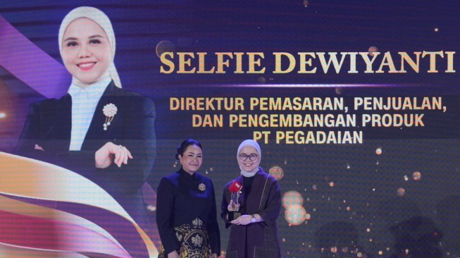 Direktur Pemasaran, Penjualan, dan Pengembangan Produk PT Pegadaian, Selfie Dewiyanti, dinobatkan sebagai &ldquo;The Exemplary Visionary in Strategic Marketing, Sales Excellence, and Sustainable Product Innovation&rdquo; dalam ajang bergengsi Indonesia Leading Women Awards 2026. (Dok: PT Pegadaian)