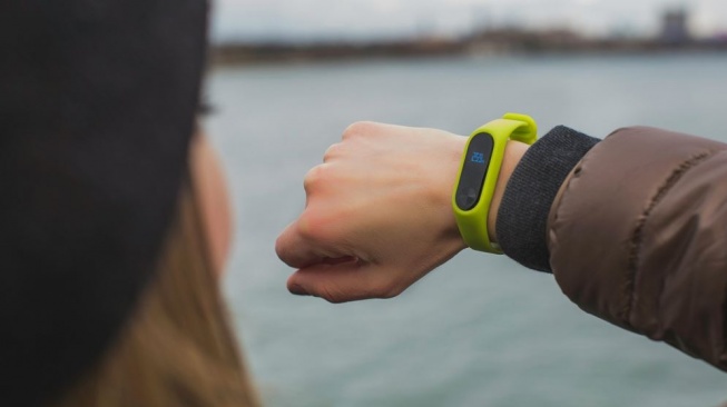 Smart Band untuk Apa? Kenali Fungsi dan Perbedaannya dengan Smartwatch