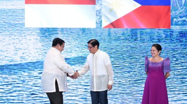 Mengenal Barong Tagalog, Busana Khas Filipina yang Dipakai Prabowo di KTT ke-48 ASEAN