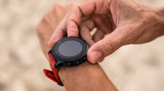 5 Rekomendasi Smartwatch dengan Fitur SOS Darurat dan GPS Terbaik untuk Pendaki Gunung