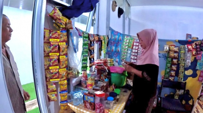 Ada Semangat dan Kehidupan Baru dari Balik Pintu Huntara