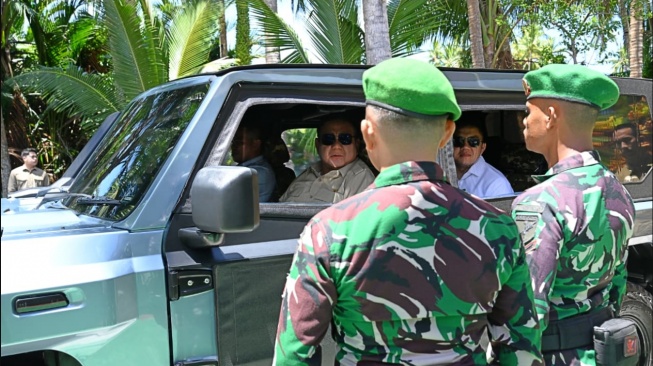 Tak Dijemput Maung Garuda, Ini Dia Mobil Berpelat 'Indonesia' di Pulau Miangas yang Dipakai Prabowo