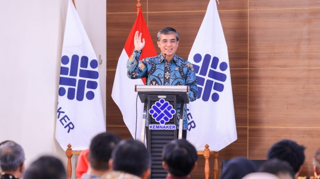 Menteri Ketenagakerjaan Yassierli saat membuka Talent & Innovation Hub Activation Series bertema From Talent to Market di Balai Pelatihan Vokasi dan Produktivitas (BPVP) Bandung Barat, Jawa Barat, Minggu (10/5/2026). (Dok: Kemnaker)