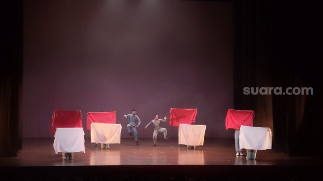 Pagelaran teater musikal Sayap Cinta Habibie Ainun di Taman Ismail Marzuki, Jumat, 8 Mei 2026. [Suara.com/Rena Pangesti]