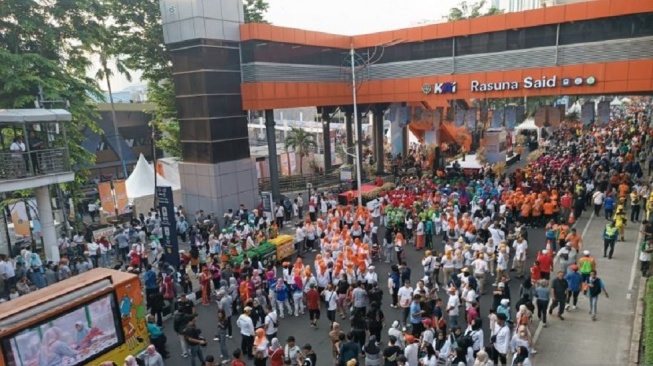 Ribuan warga saat memadati kawasan jalan Rasuna Said pada CFD di Jakarta, Minggu (10/5/2026). ANTARA/Khaerul Izan