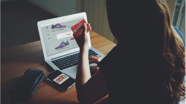 Budaya Konsumtif Gen Z: Risiko Masa Depan Bumi di Tangan "Generasi Checkout"