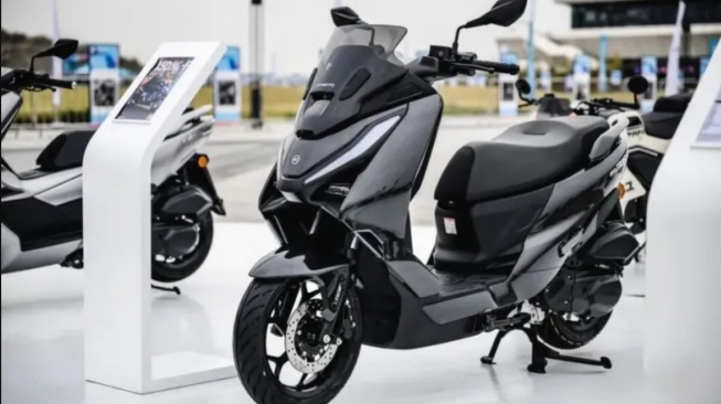 Pesona Saingan Honda PCX Murah, Punya Dek Rata Super Mewah Bisa Buat Bawa Koper (CFMoto)