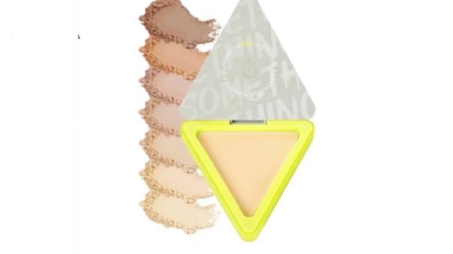 Somethinc DNA Airbrush Breathable Powder Foundation.