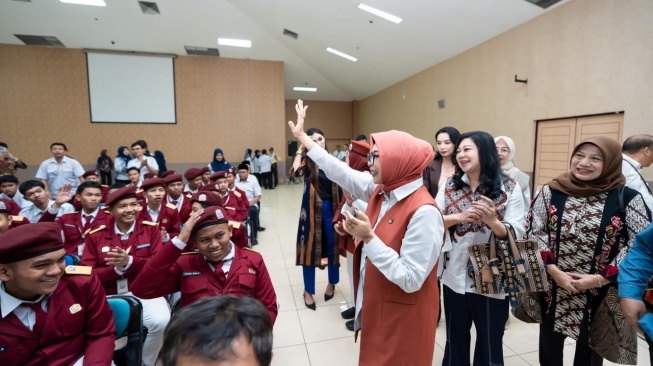 Fatma Saifullah Yusuf Ajak Siswa SRMA 21 Surabaya Ciptakan Lingkungan Bebas Bullying