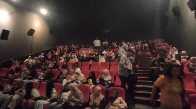 Penonton Yang Lain Boleh Hilang Asal Kau Jangan di CGV Jwalk Jogja (Suara/Rosiana)