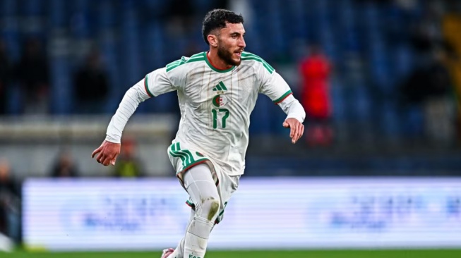 Fares Ghedjemis membuktikan bahwa penolakan klub profesional bukanlah akhir dari segalanya bagi seorang pesepak bola berbakat. Winger lincah ini bertransformasi dari pemain liga amatir Prancis menjadi bintang yang kini siap mengguncang panggung Serie A. (FIFA)