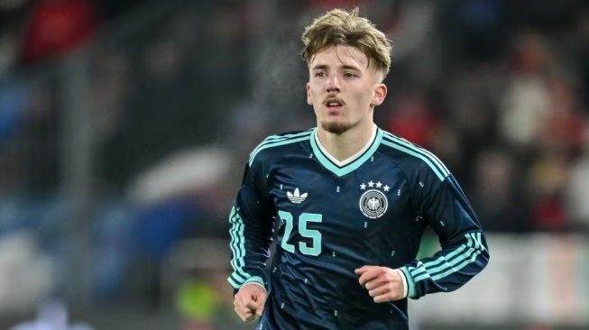 Lennart Karl. Wonderkid Bayern Munich ini resmi menjadi pusat perhatian dunia setelah debut internasionalnya yang fenomenal Maret lalu. (FIFA)