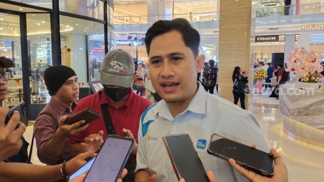 Deny Setiawan, Senior Manager UID Yogyakarta berbicara tentang ekspansi SPKLU di Yogyakarta (Suara.com/Gagah Radhitya)