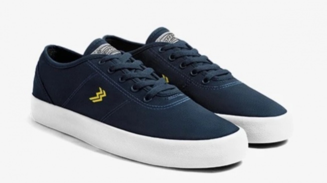 7 Sneakers Lokal Kanvas Mulai Rp100 Ribuan, Bikin Gaya Kasual Kelihatan Mahal