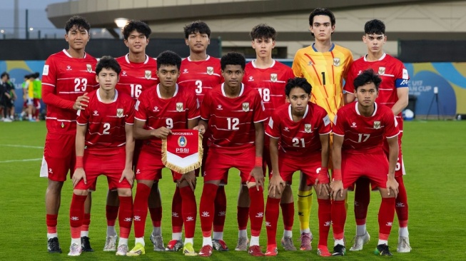 Timnas Indonesia U-17 kalah 1-3 dari Jepang dan tersingkir dari Piala Asia U-17 2026. AFC menyoroti dominasi lawan sepanjang laga di Arab Saudi. [AFC]