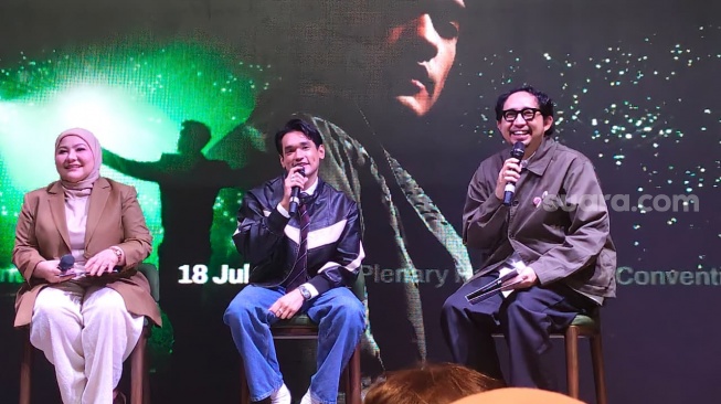 Afgan dalam jumpa pers di kawasan Senayan, Jakarta Pusat, Rabu (13//5/2026). Pemilik hits "Sadis" ini akan menggelar konser tunggal bertajuk "Retrospektif" di Jakarta Convention Center (JCC), Jakarta Pusat pada Sabtu, 18 Juli 2026. Rena Pangesti/Suara.com]