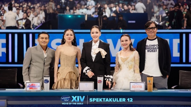 Judika, Bunga Citra Lestari, Maia Estianty, Rossa, dan Soleh Solihun menjadi juri Indonesian Idol musim le-12. Ahmad Dhani menyebut Idol kalah jumlah penonton dibandingkan The Icon Indonesia, di mana Dhani menjadi salah satu jurinya. [Instagram]