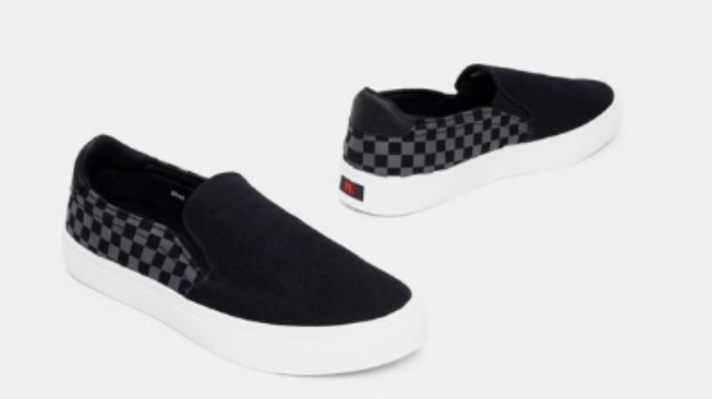 BATA North Star Camper Chess. [BATA]