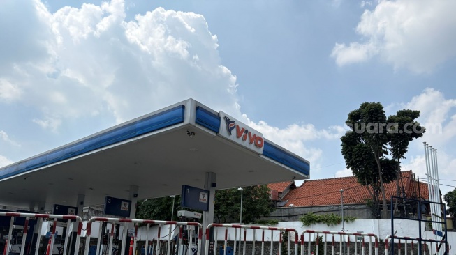 Sejumlah SPBU Vivo di Jabodetabek Tutup, Rabu (13/5/2026). [Suara.com/Yaumal]