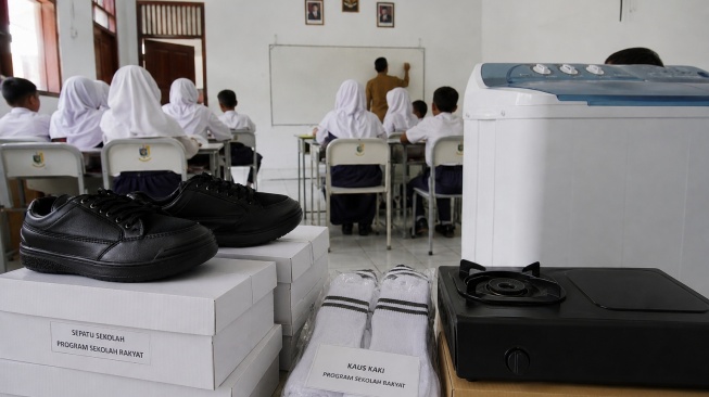 Daftar Pengadaan Mewah di Sekolah Rakyat: Sepatu sampai Bingkai Foto Prabowo Bernilai Miliaran