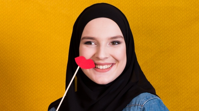 Apakah Lipstik Transferproof Sah untuk Wudhu? Ini 5 Pilihan yang Mudah Dibersihkan