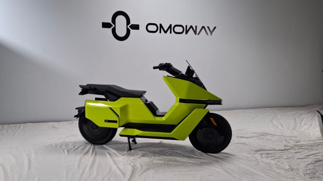 Motor listrik Omoway OMO-X mulai dipasarkanxdi Indonessia dengan menawarkan kenyamanan berkendara. [SUARA.COM/Manuel Jeghesta]