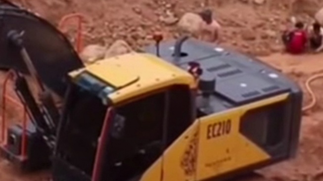Viral Tambang Emas Diduga Ilegal di Sijunjung, Aktivitas Lumpuh Diterjang Banjir