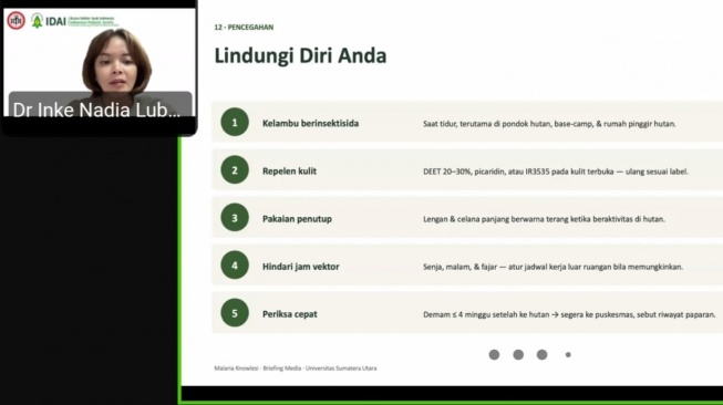 Dr. Inke Nadia Diniyanti Lubis menerangkan tentang bagaimana pencegahan diri dari penyakit malaria knowlesi pada pertemuan daring dengan media, Rabu (13/5/2026). (Sumber: tangkapan layar Zoom)
