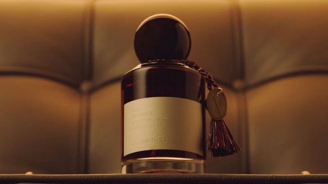5 Parfum Lokal yang Wanginya Awet Nempel di Baju meski Sudah Dicuci