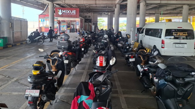 Dermaga Merak dalam perjalanan touring MAXI Tour Boemi Nusantara Jakarta - Lampung yang berlangsung pada 8 Mei - 11 Mei 2026. (Foto: SUARA.COM/Manuel Jeghesta)