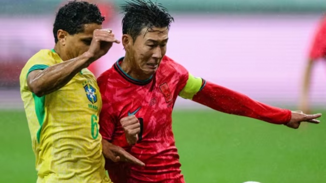 Douglas Santos memilih setia pada Brasil dan menolak Rusia demi mewujudkan mimpi Piala Dunia 2026. (FIFA)