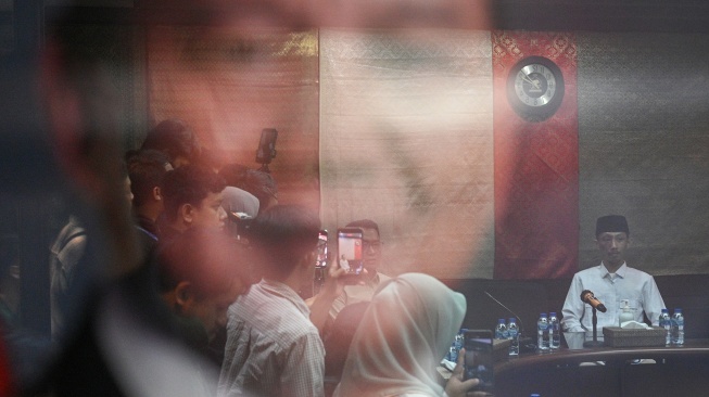 Anggota Fraksi Partai Gerindra DPRD Jember Achmad Syahri As Sidiqi (kanan) menjalani sidang etik di Kantor DPP Partai Gerindra, Jakarta, Jumat (15/5/2026). [ANTARA FOTO/Fauzan/foc]
