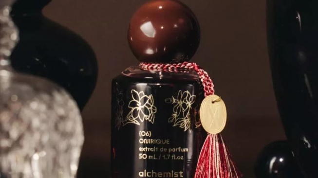 Parfum lokal awet. (Shopee)