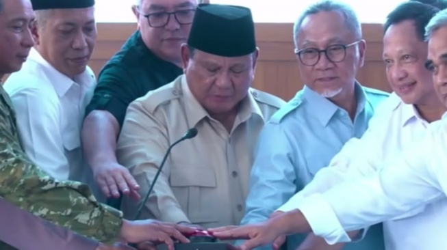 Tito Karnavian Dampingi Prabowo Luncurkan Operasional 1.061 KDKMP di Jawa Timur